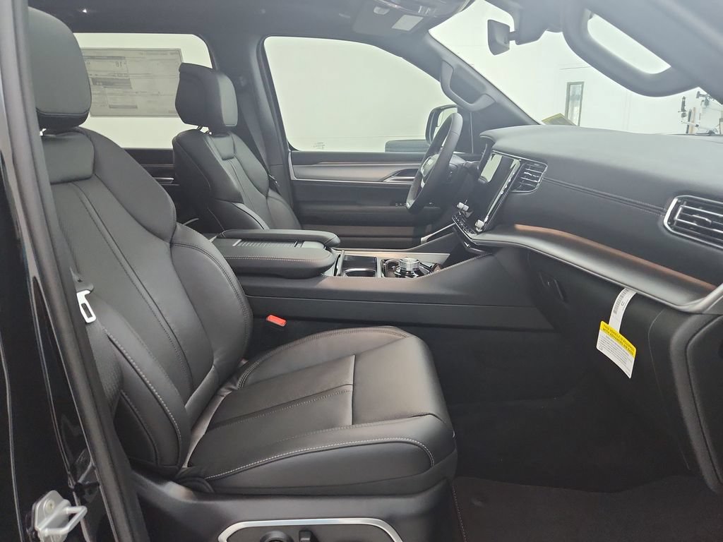 New 2026 Jeep Grand Wagoneer L 4WD w/ Premium Group I image 33