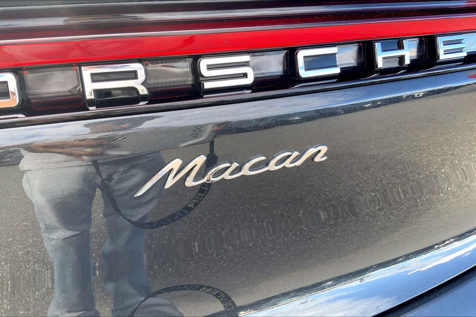 Used 2026 Porsche Macan AWD/4WD image 32