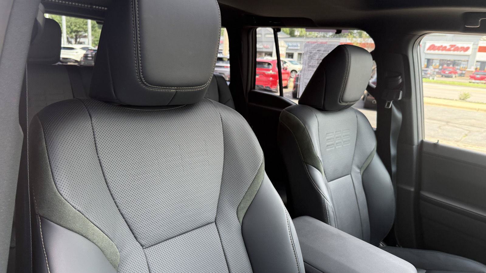 Used 2025 Lexus GX 550 AWD/4WD image 38