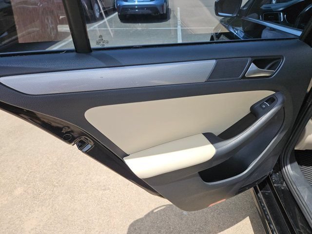 Used 2015 Volkswagen Jetta SE FWD image 12