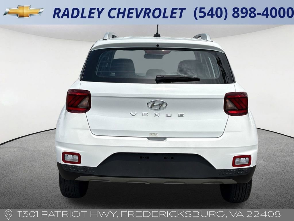 Used 2025 Hyundai Venue SEL FWD image 18