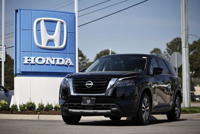 Used 2025 Nissan Pathfinder SL image 1