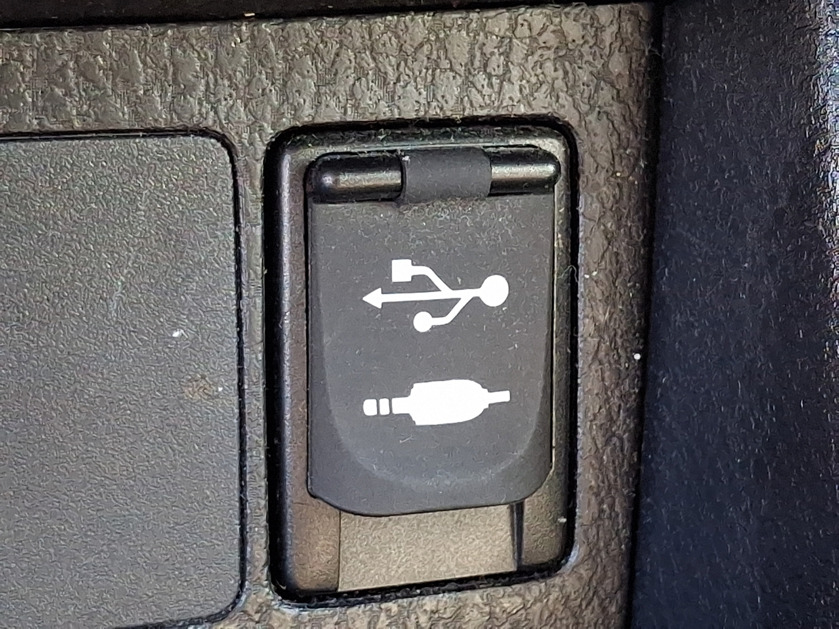 Used 2017 Toyota Corolla LE w/ Carpet Mat Package (TMS) FWD image 24