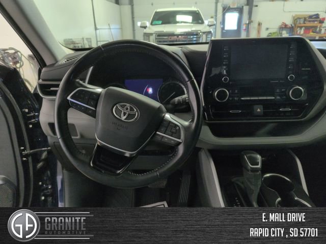 Used 2020 Toyota Highlander XLE w/ Protection Package #3 image 13
