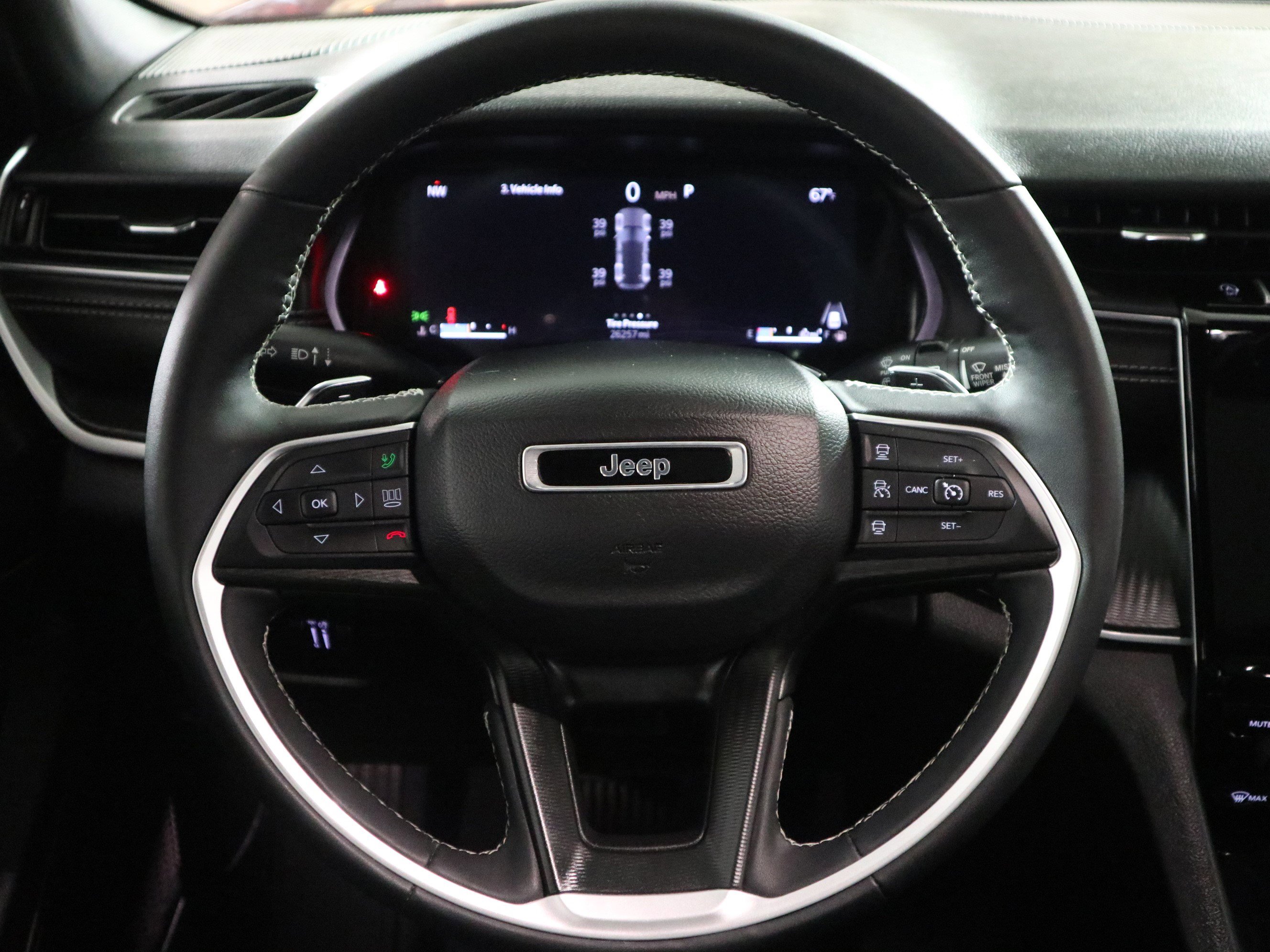 Used 2024 Jeep Grand Cherokee Altitude AWD/4WD image 17