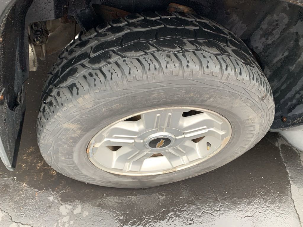 Used 2009 Chevrolet Avalanche LT w/ Suspension Package, Off-Road image 8