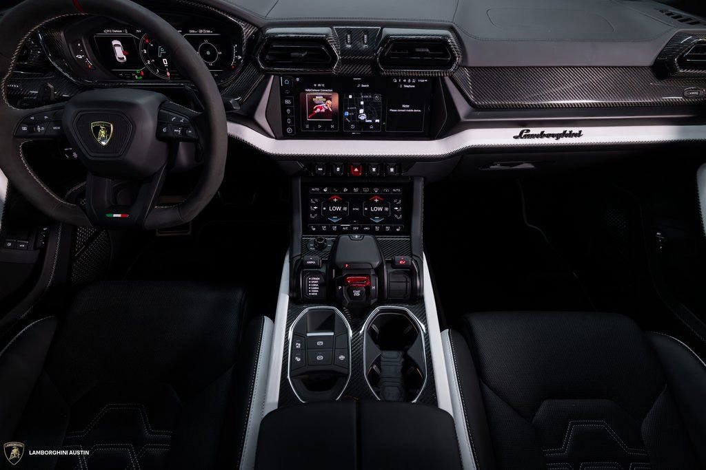 Used 2025 Lamborghini Urus SE image 31