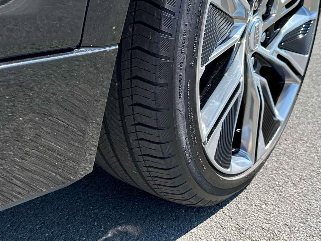 Used 2024 Cadillac Lyriq Luxury w/ LPO, Floor Liner Package image 18