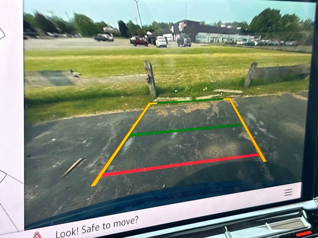 Used 2025 Volkswagen Atlas Cross Sport SE image 31