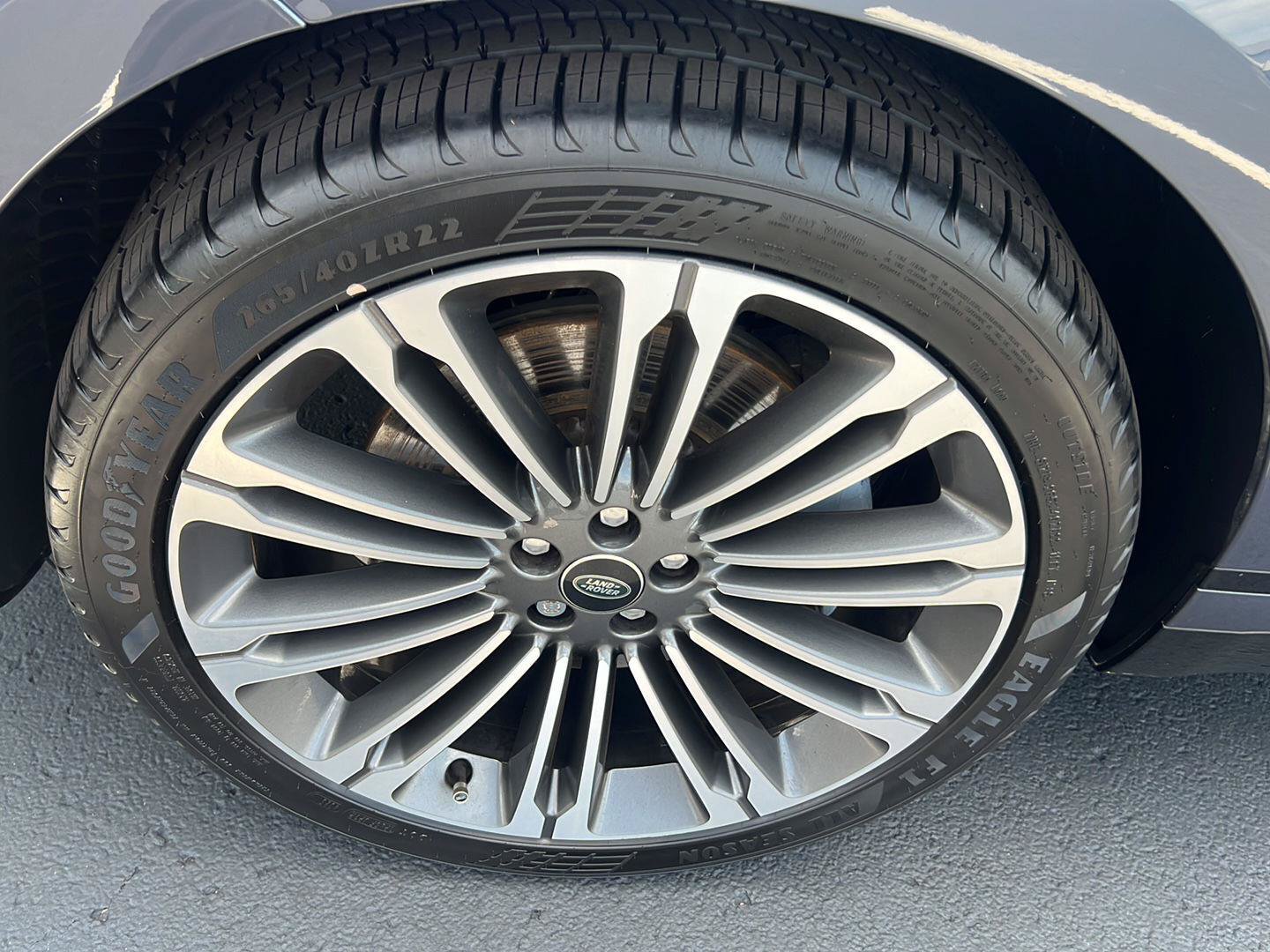 Certified 2024 Land Rover Range Rover Velar Dynamic HSE AWD/4WD image 9
