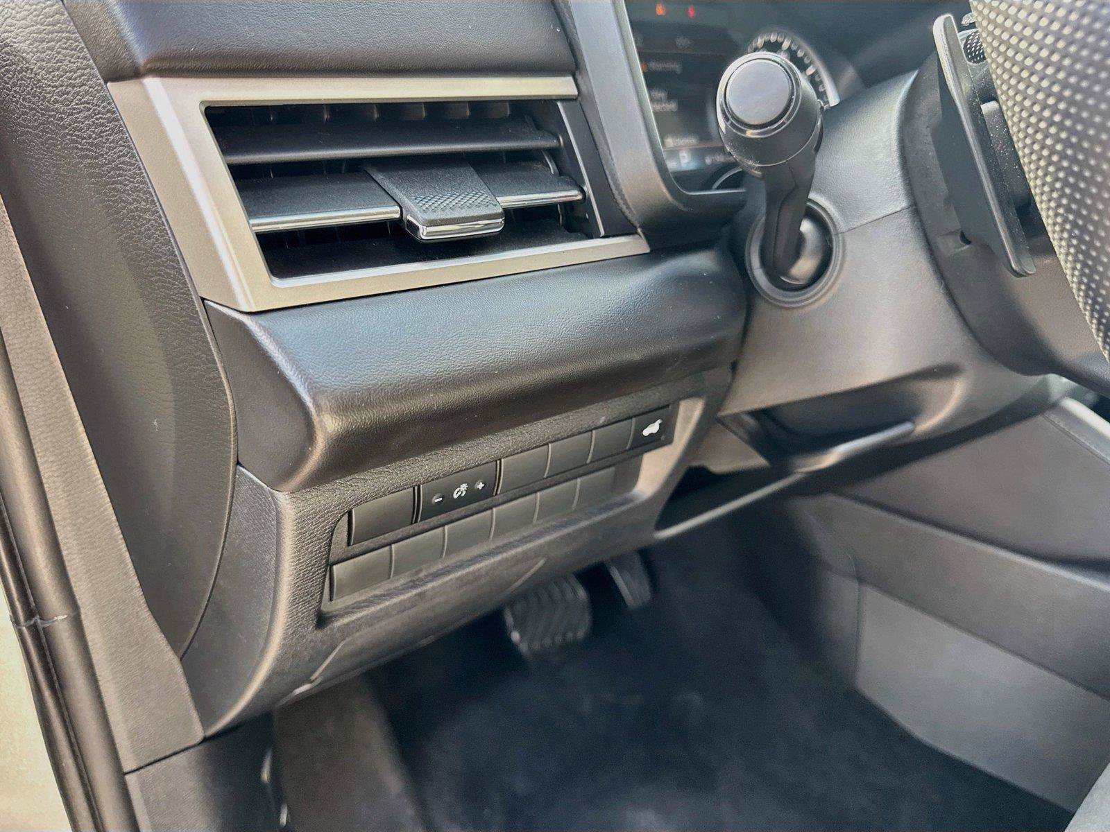 Used 2025 Mitsubishi Outlander SE AWD/4WD image 16