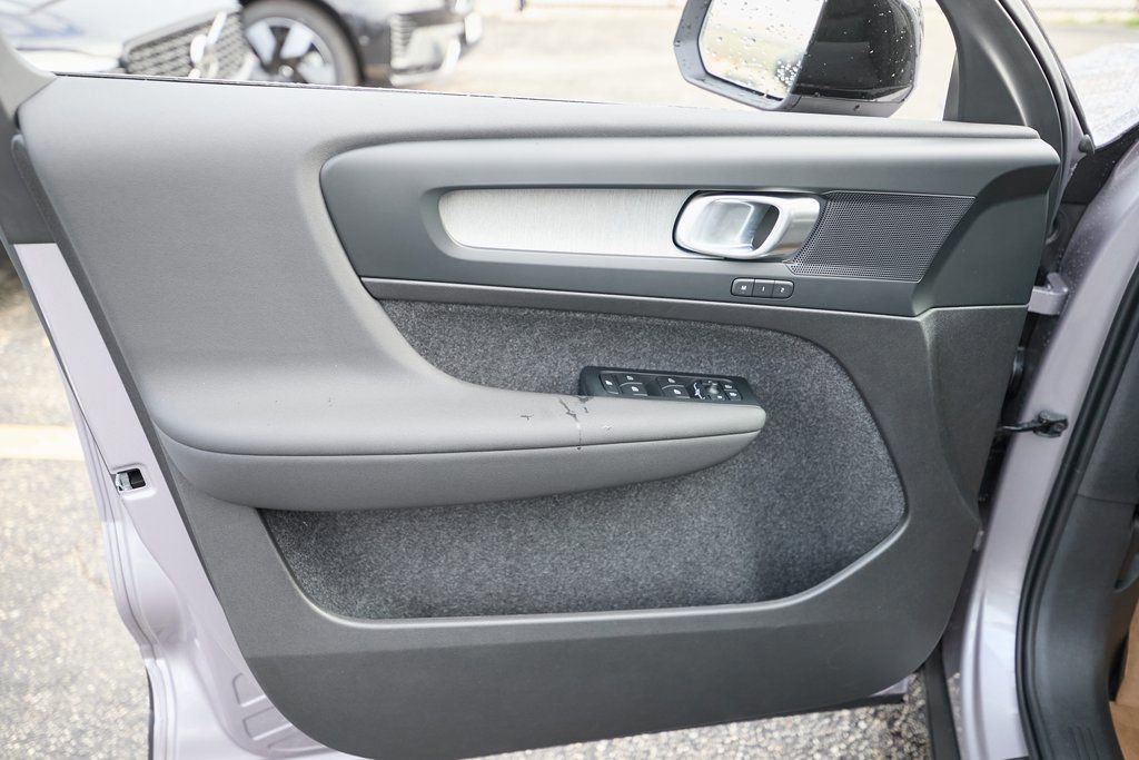 New 2026 Volvo XC40 B5 Core w/ Climate Package image 10