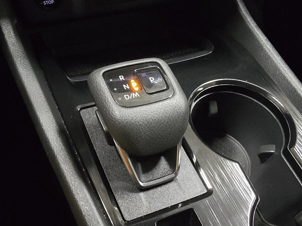 Used 2024 Nissan Rogue S image 27