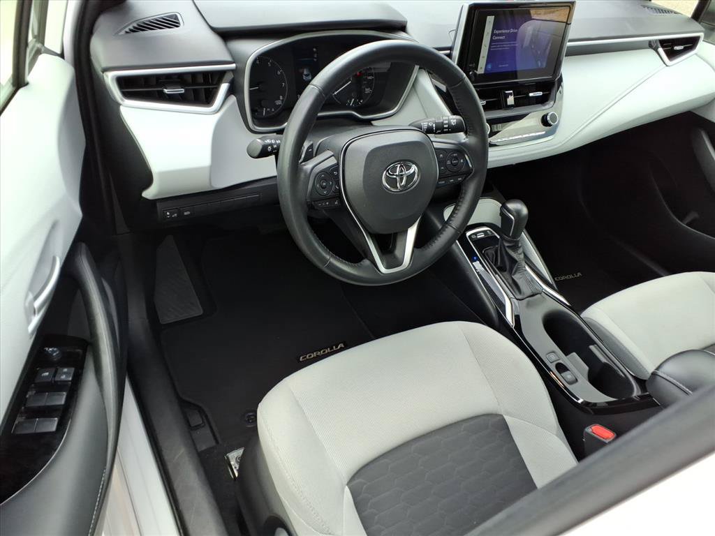 Certified 2025 Toyota Corolla SE FWD image 17