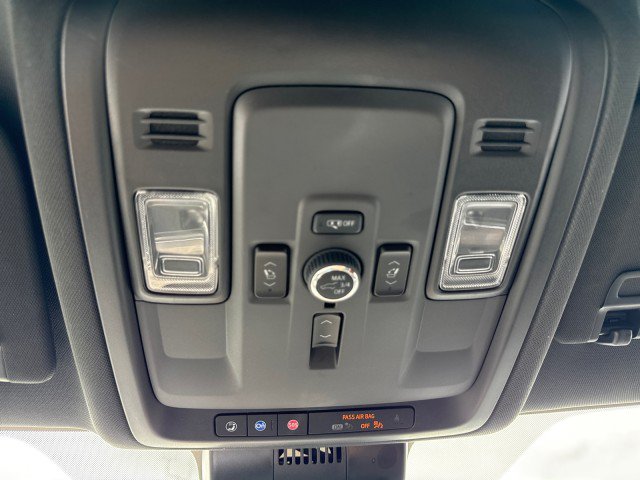 Used 2025 Chevrolet Suburban Premier RWD image 30