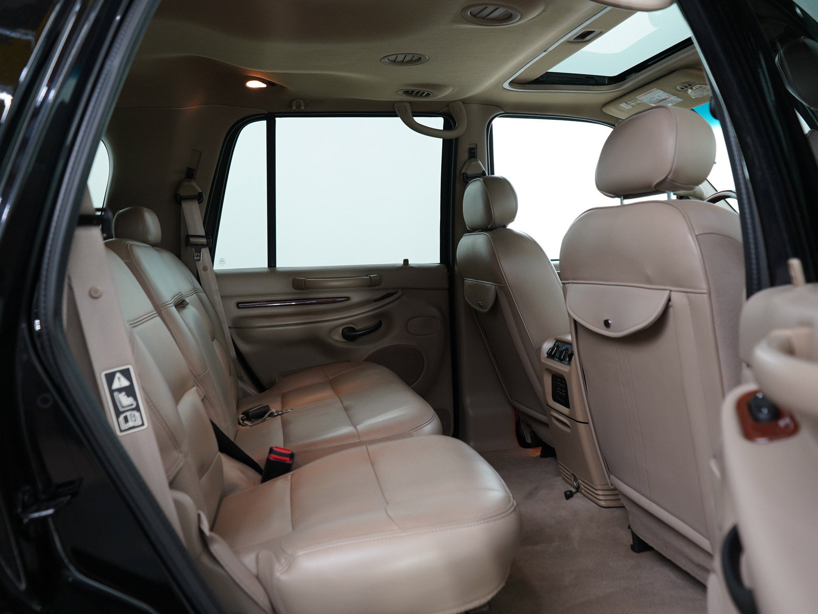 Used 2002 Lincoln Navigator 4WD image 12
