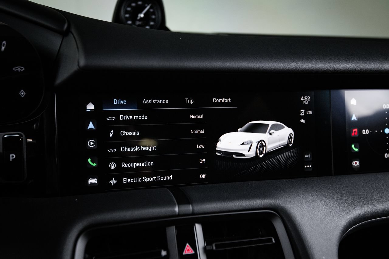Certified 2024 Porsche Taycan 4S AWD/4WD image 18