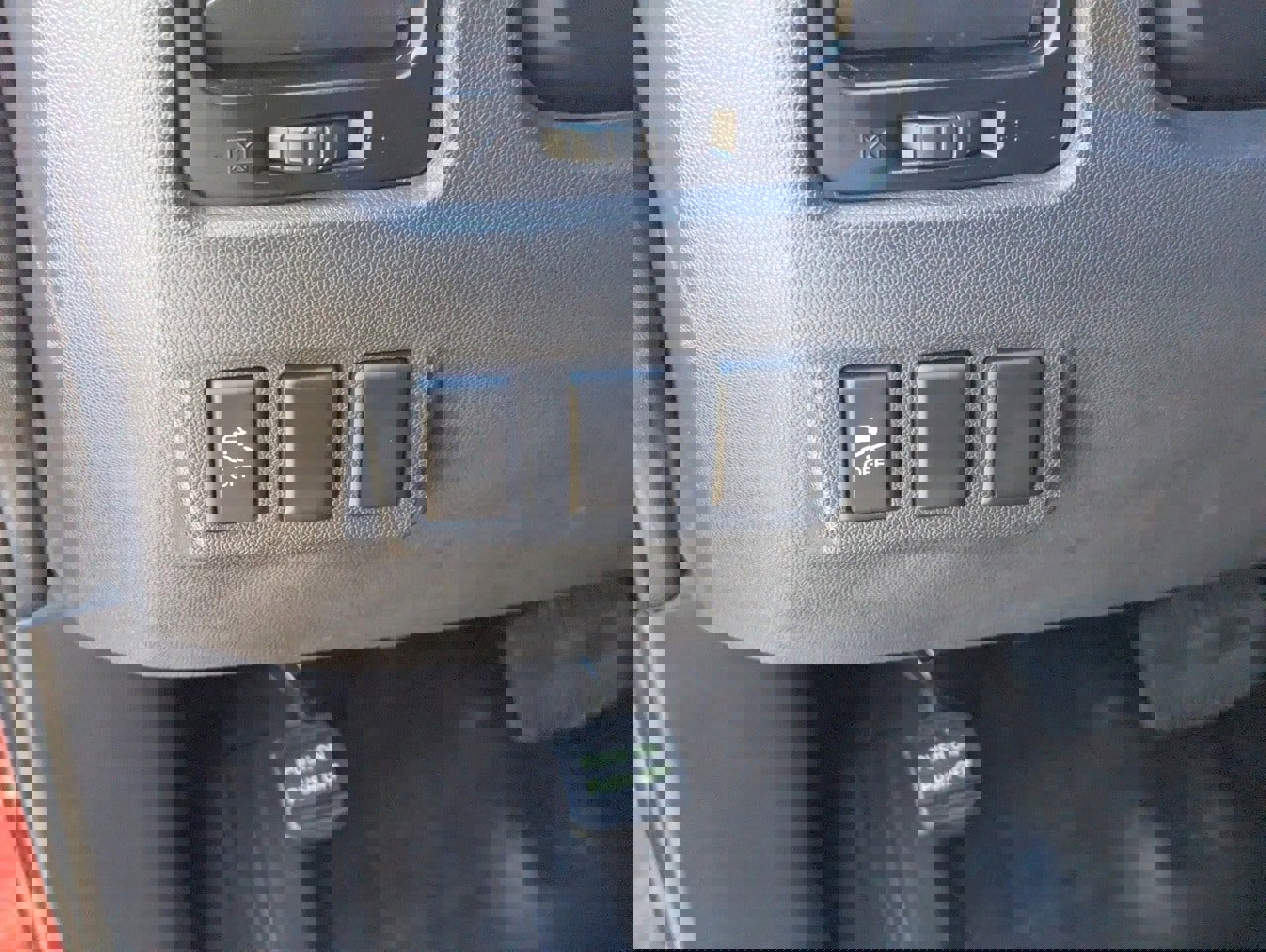 Used 2015 Nissan Titan S image 21