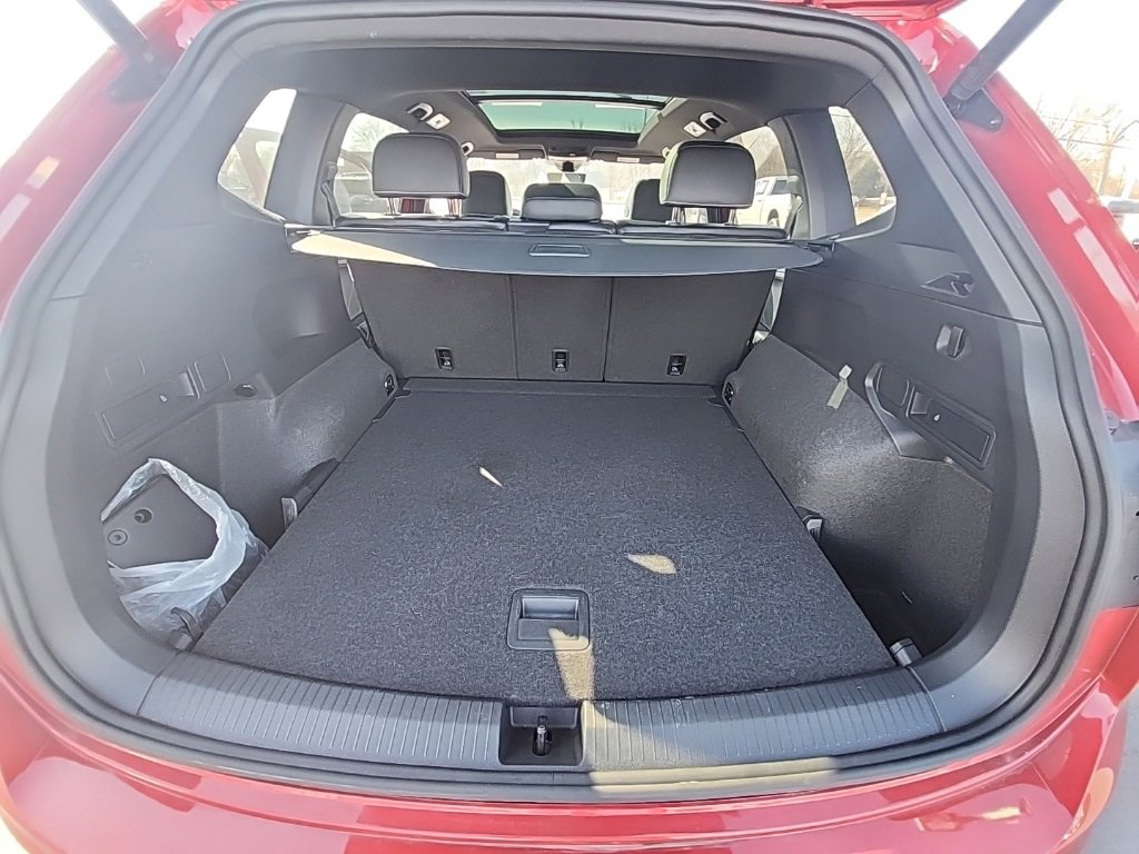 Used 2024 Volkswagen Tiguan SEL R-Line image 21