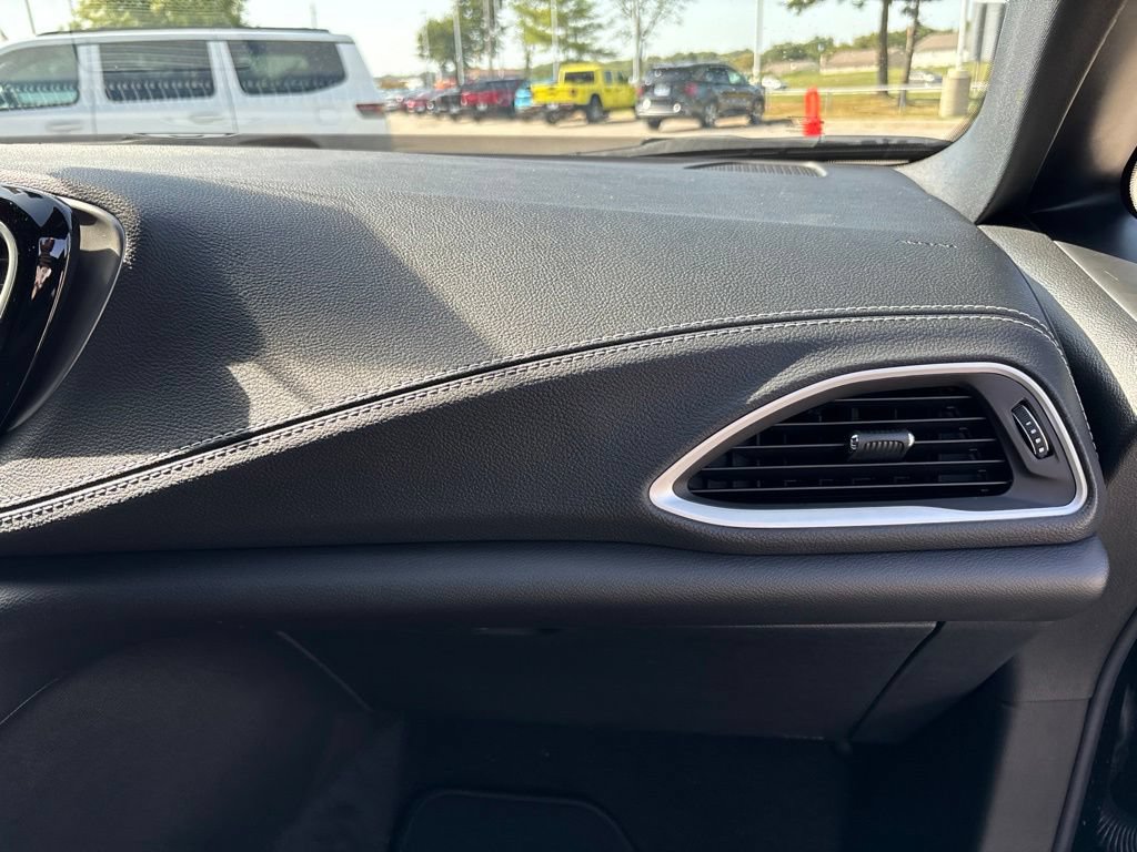 New 2027 Chrysler Pacifica Select FWD image 29