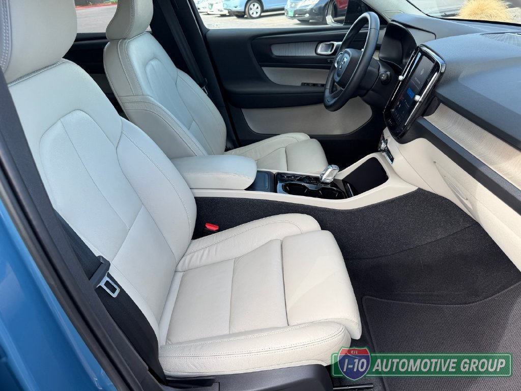 Used 2023 Volvo XC40 B4 Plus w/ Protection Package Premier FWD image 29