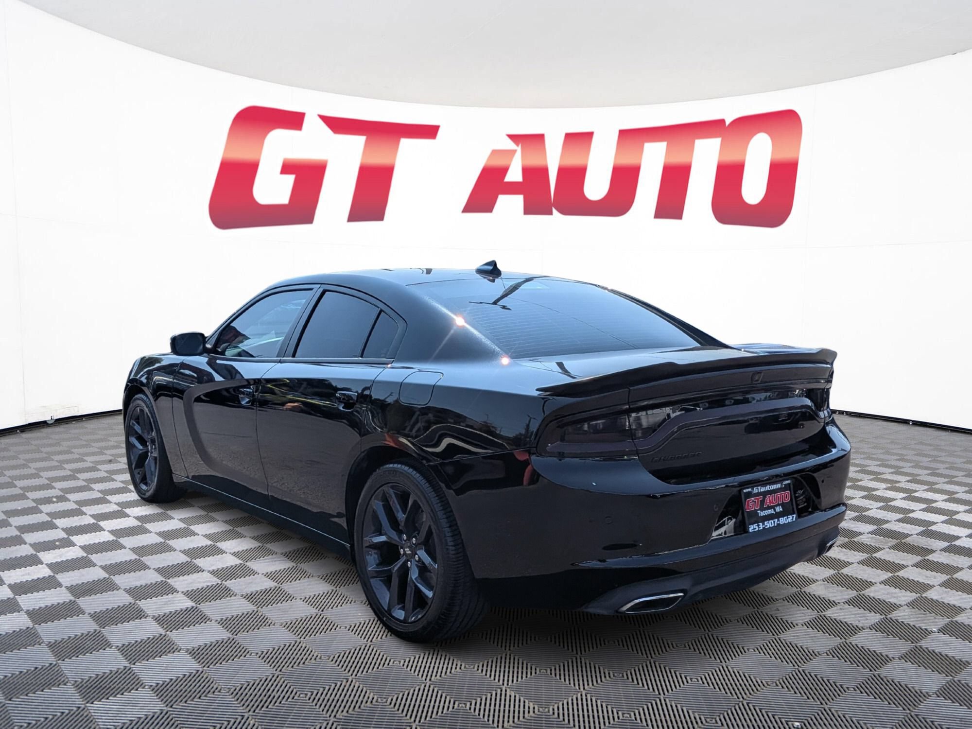 Used 2023 Dodge Charger SXT w/ Blacktop Package RWD image 3