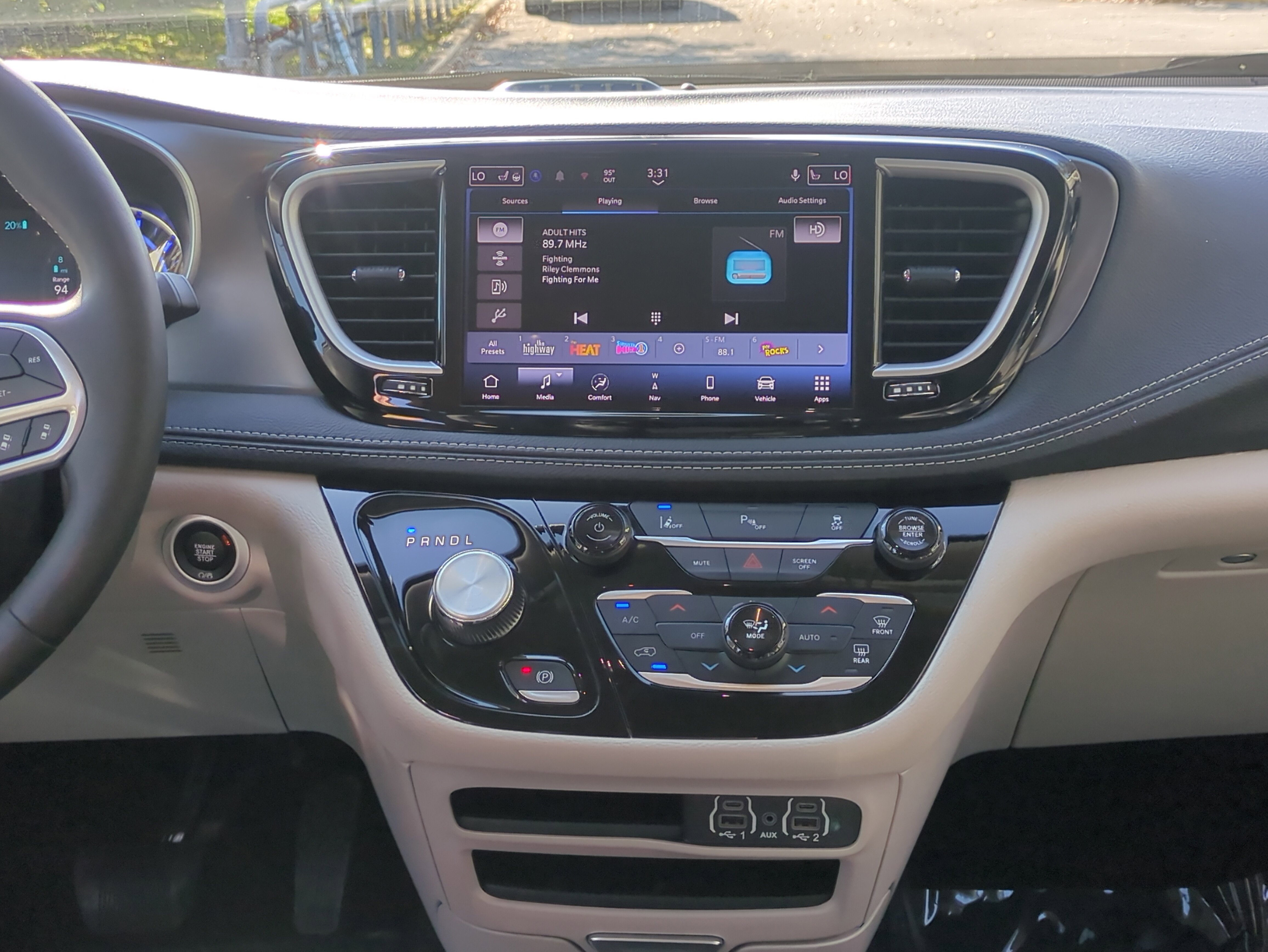 Certified 2024 Chrysler Pacifica Select image 19