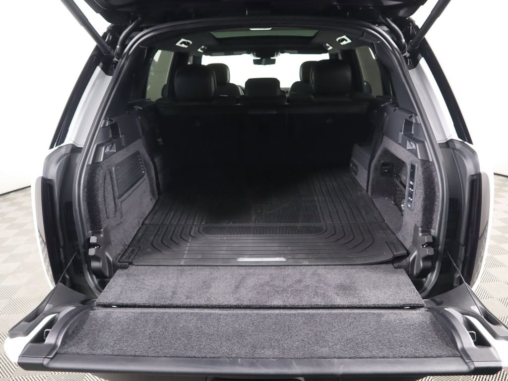 New 2025 Land Rover Range Rover Long Wheelbase SE image 29