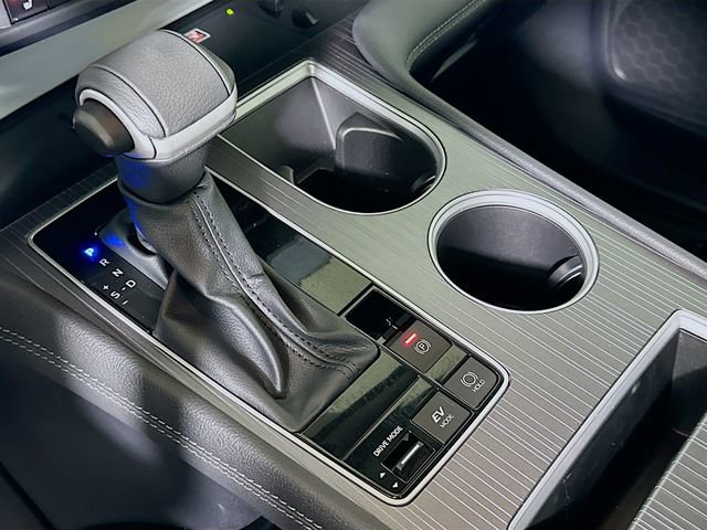 Used 2025 Toyota Sienna XLE image 19