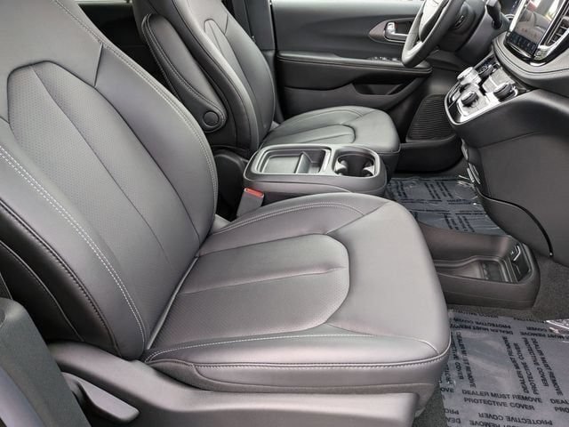 New 2027 Chrysler Pacifica Select FWD image 31