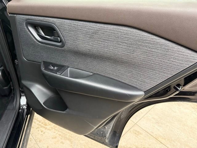 Used 2023 Nissan Rogue S image 27