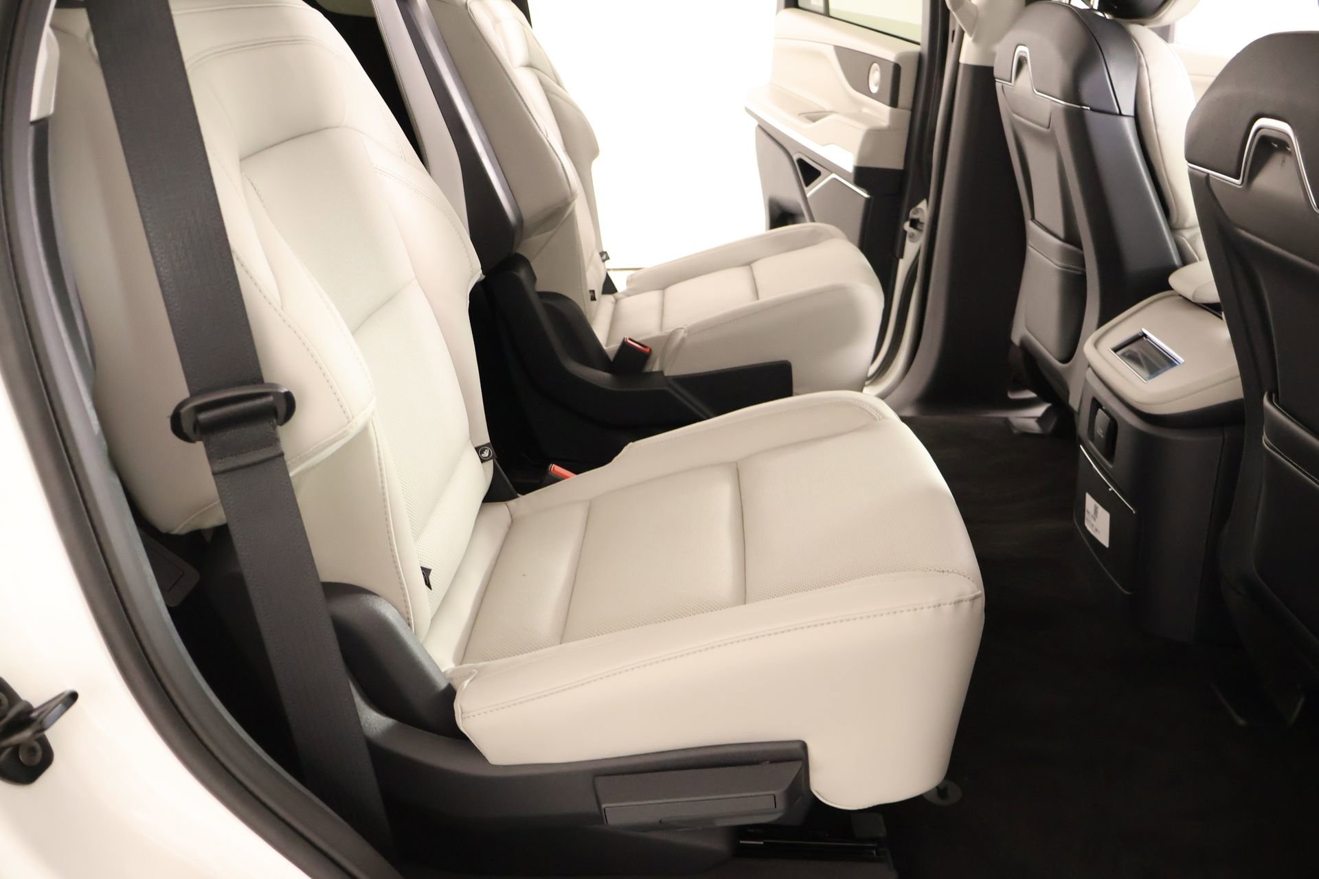 New 2026 Lincoln Navigator Reserve w/ Jet Appearance Package AWD/4WD image 16
