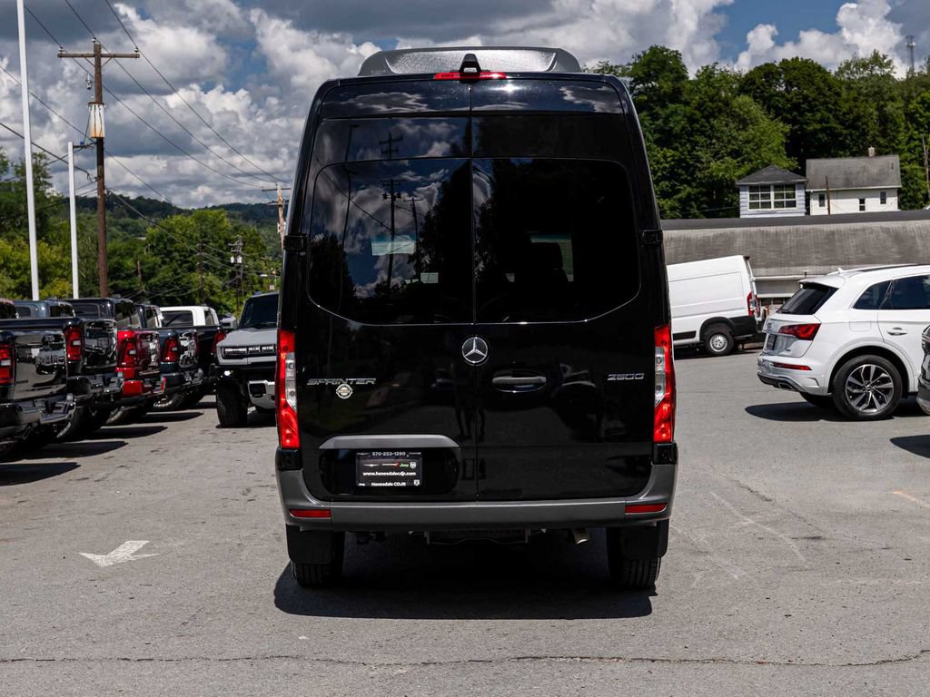 Used 2024 Mercedes-Benz Sprinter 2500 image 5