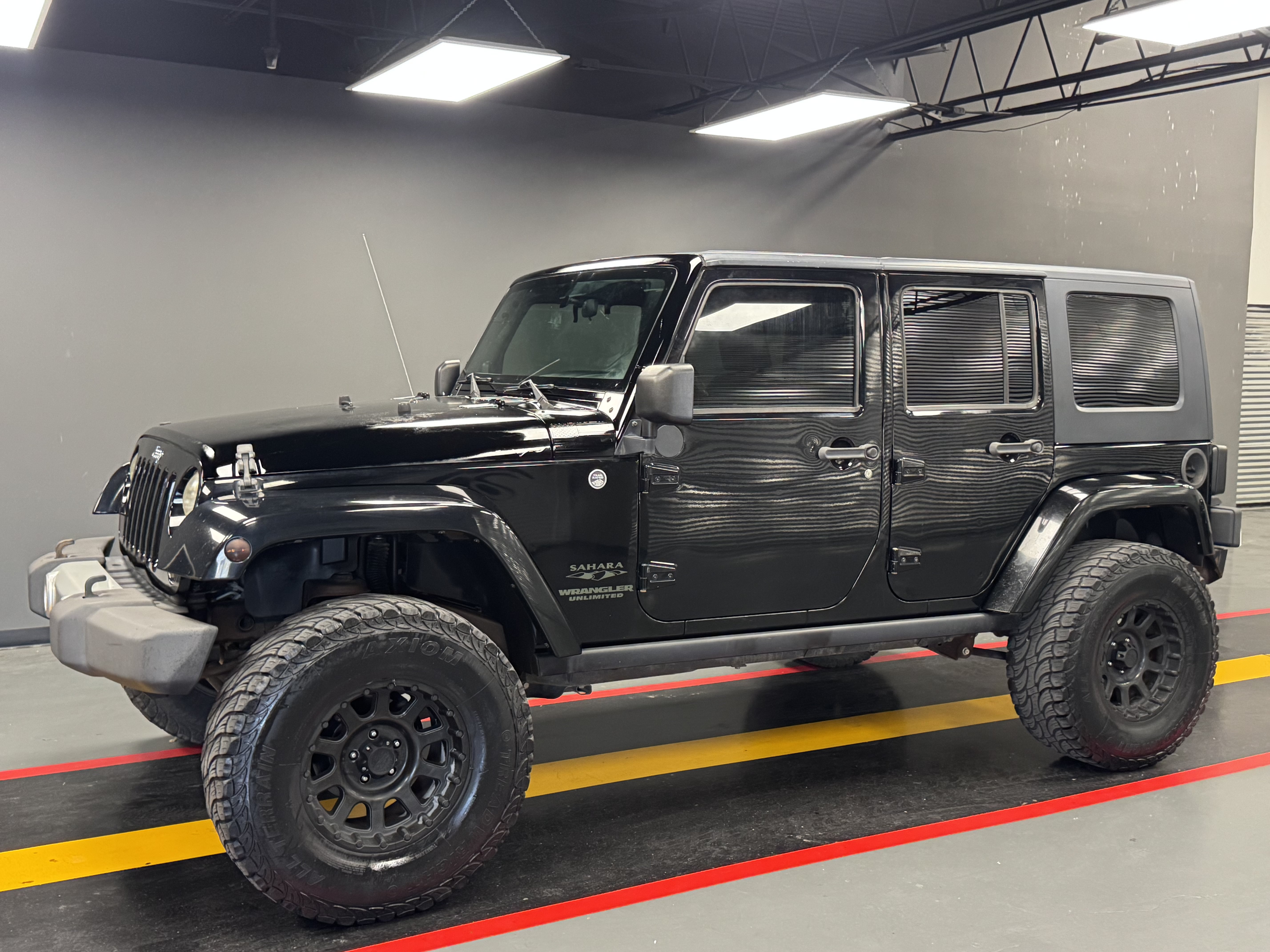 Used 2010 Jeep Wrangler Unlimited Sahara AWD/4WD image 2