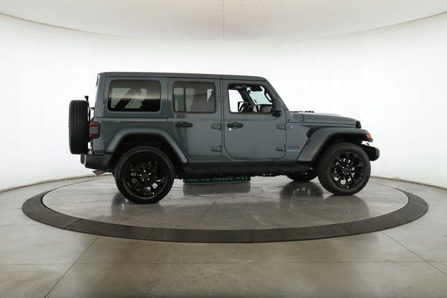 Used 2025 Jeep Wrangler Unlimited Sahara image 6