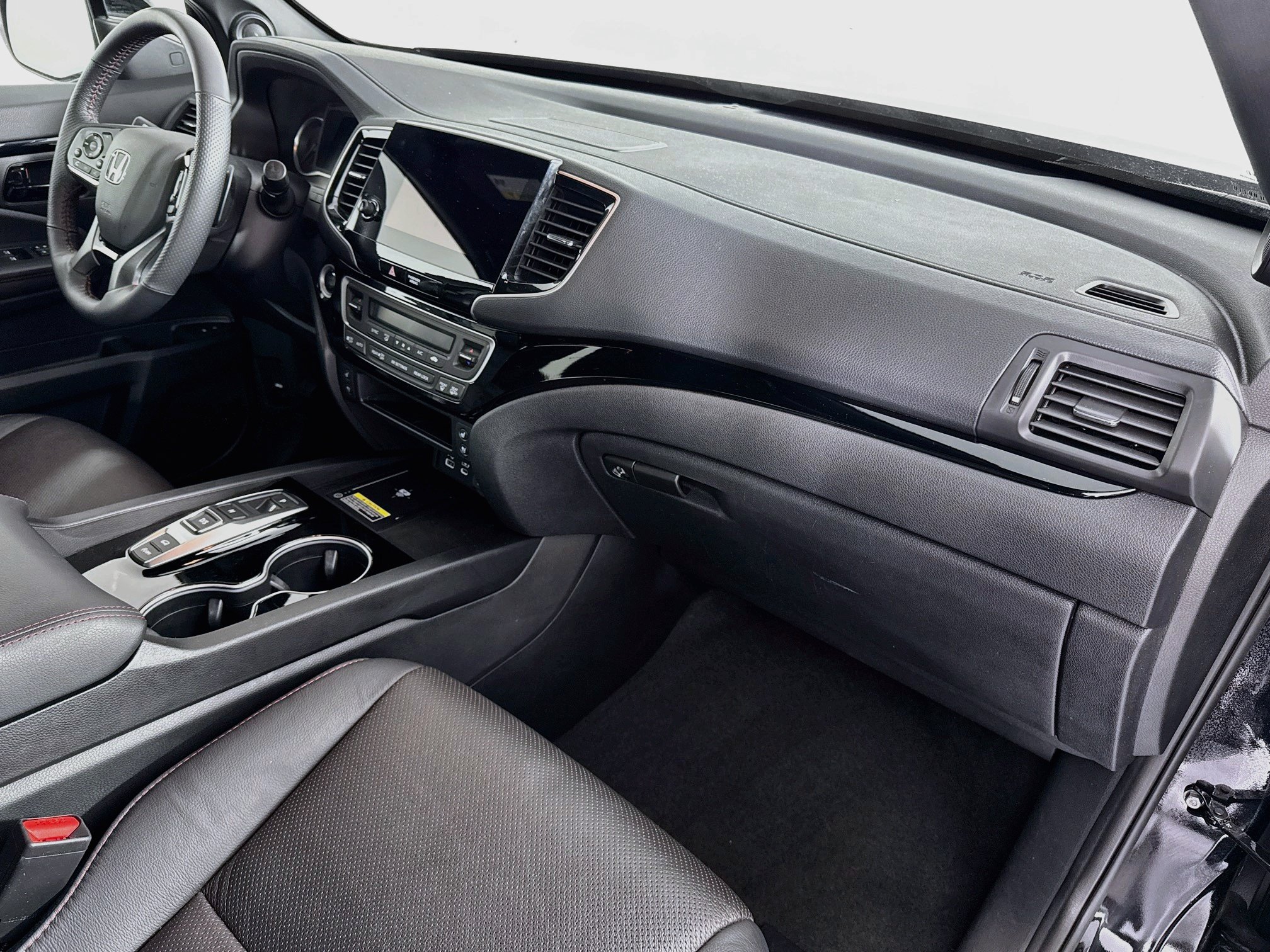 Certified 2025 Honda Passport Black Edition image 30