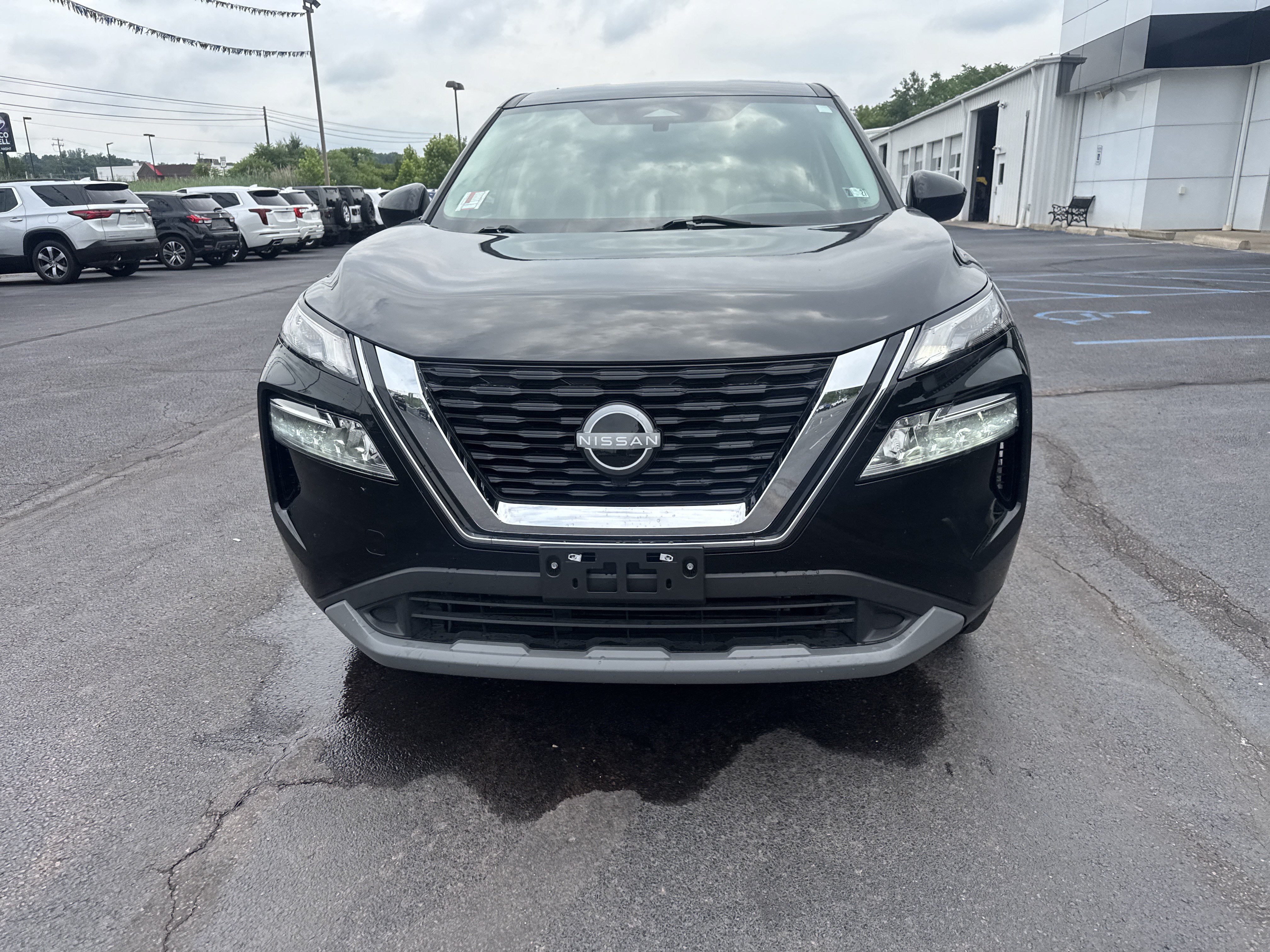 Used 2023 Nissan Rogue SV AWD/4WD image 9