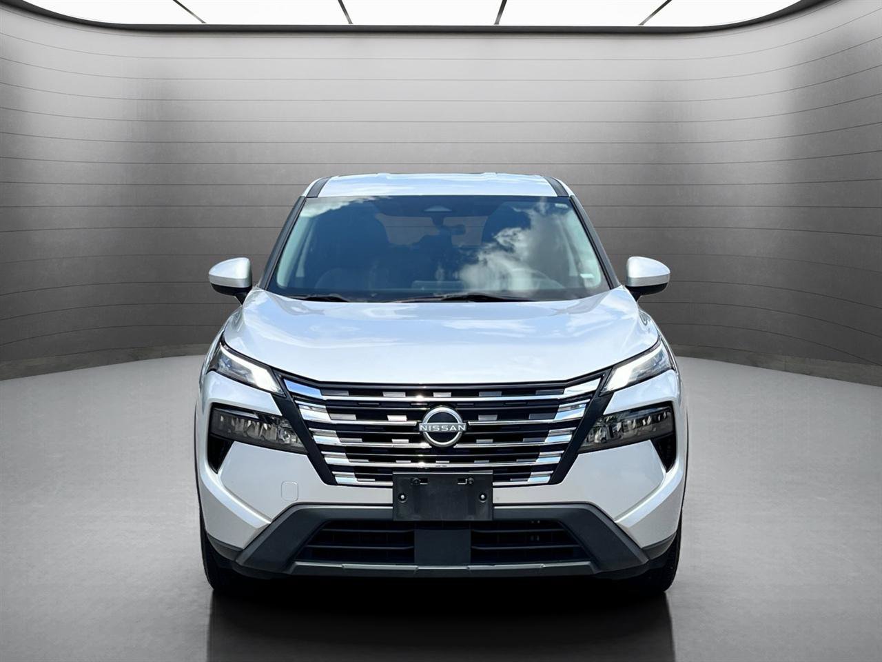 Used 2024 Nissan Rogue SV FWD image 2