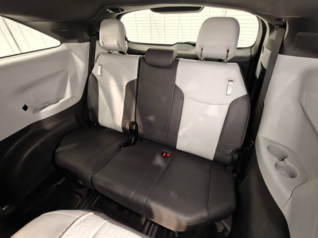Used 2024 Toyota Sienna XSE w/ XSE Plus Package AWD/4WD image 32