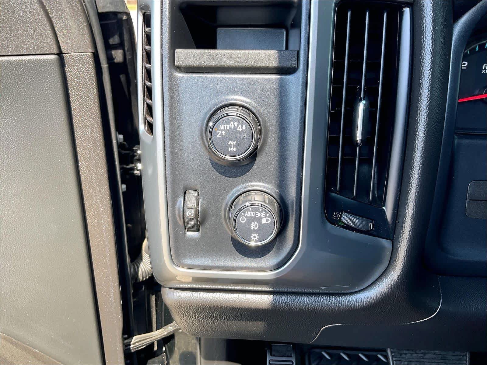 Used 2018 Chevrolet Silverado 1500 LT w/ All Star Edition image 26