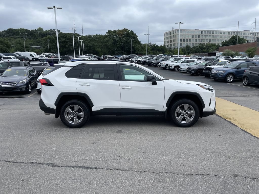 Used 2024 Toyota RAV4 LE AWD/4WD image 7