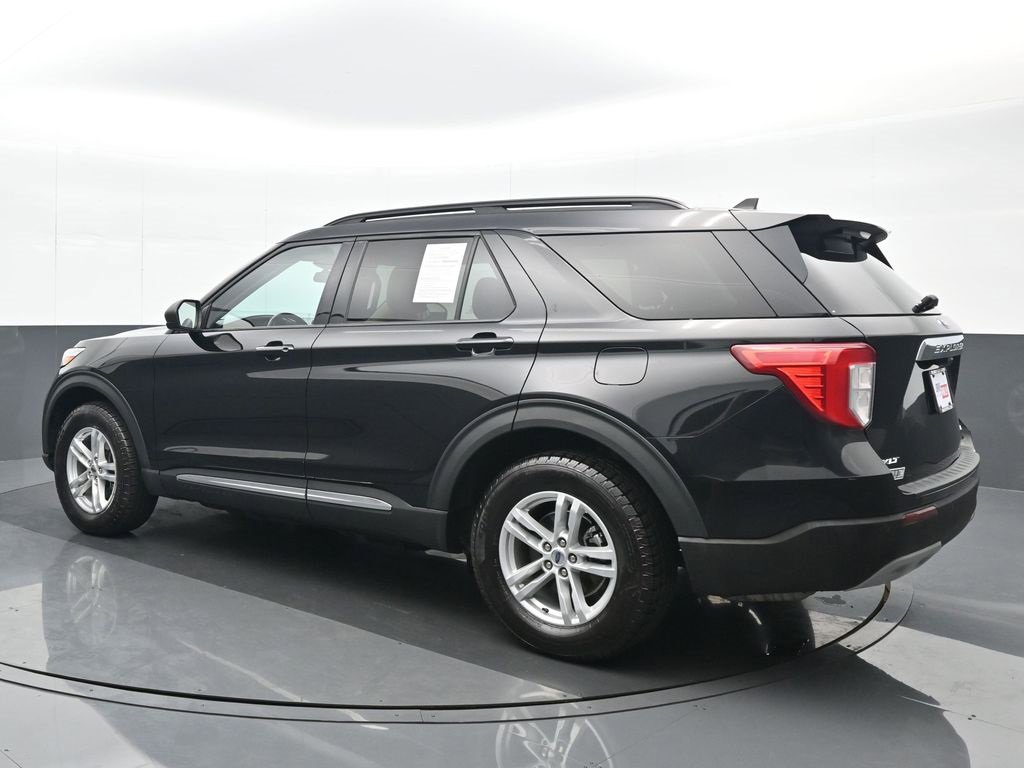 Used 2022 Ford Explorer XLT w/ Equipment Group 202A image 4