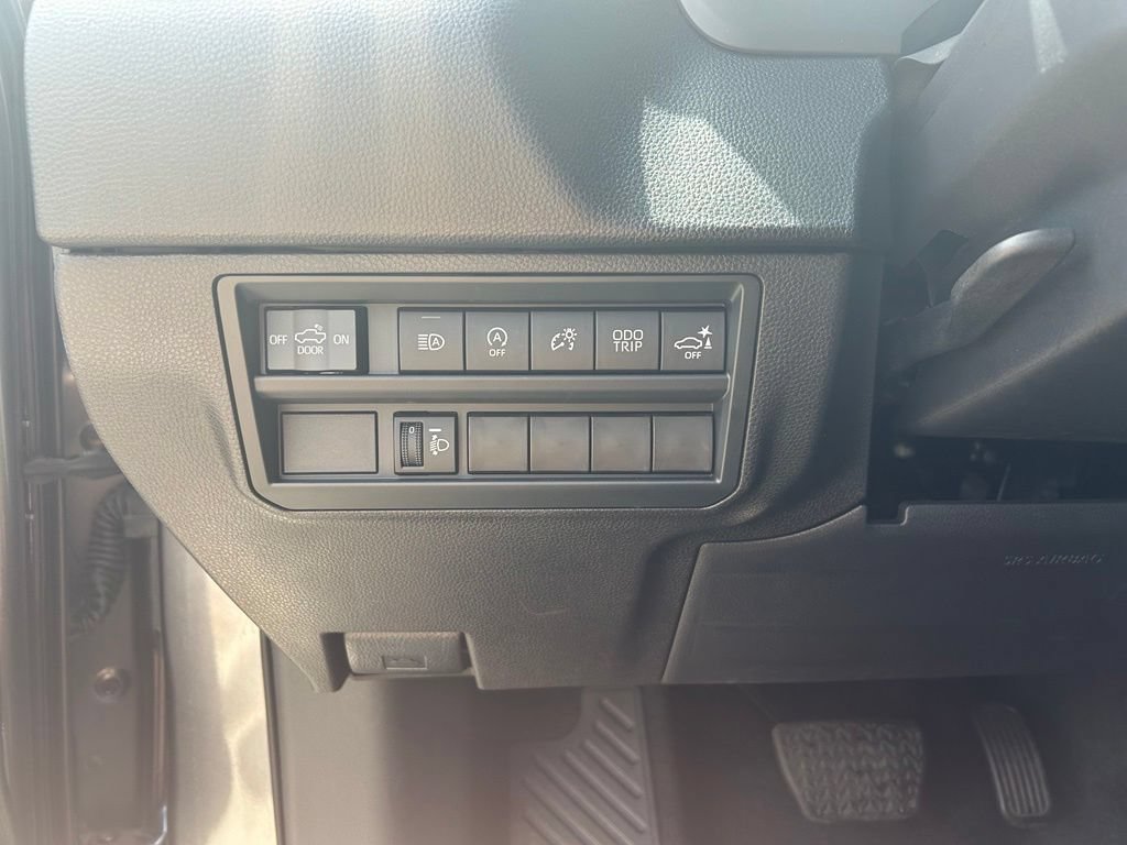 Used 2026 Toyota Tundra SR5 w/ SR5 Convenience Package AWD/4WD image 18