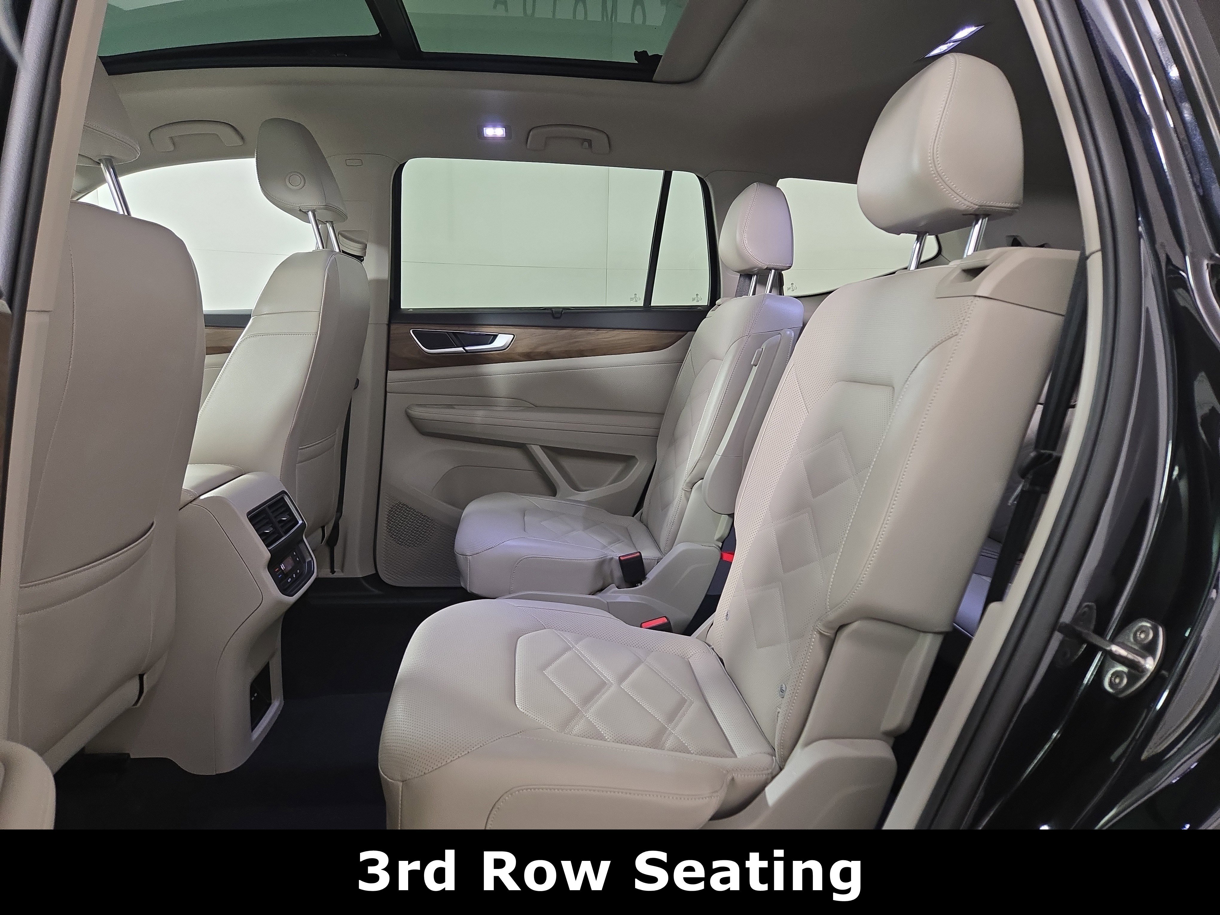 Used 2025 Volkswagen Atlas SE image 12