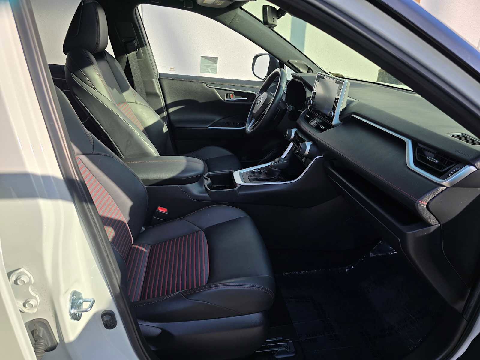 Used 2022 Toyota RAV4 XSE image 11