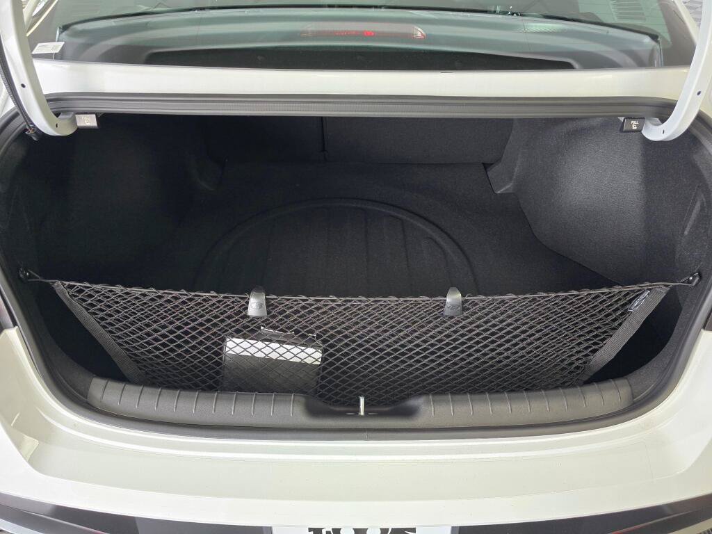 New 2026 Hyundai Elantra Limited FWD image 14