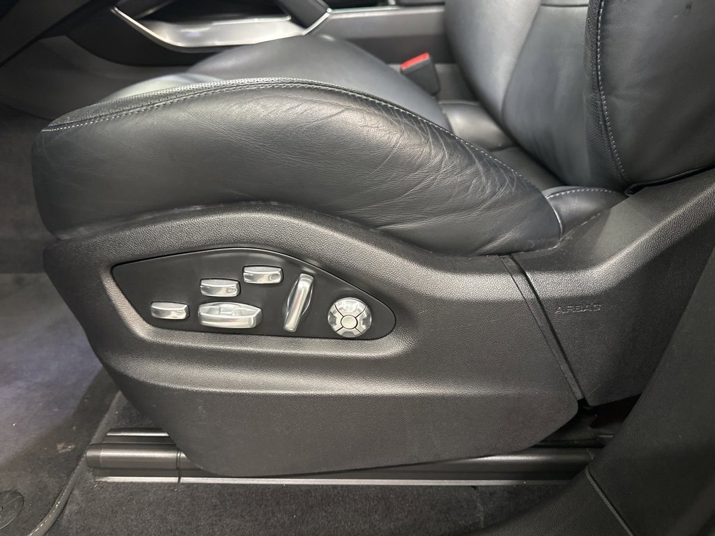 Used 2021 Porsche Cayenne Turbo image 12