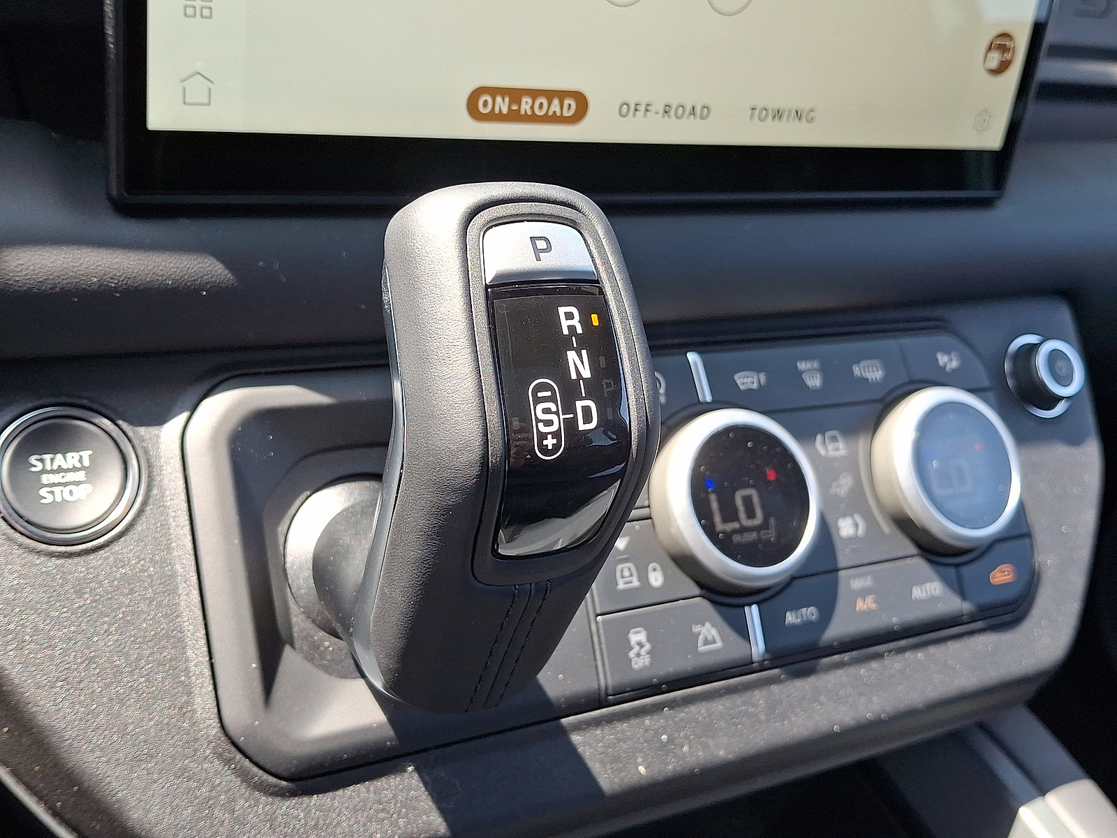 New 2025 Land Rover Defender 110 X-Dynamic SE image 11