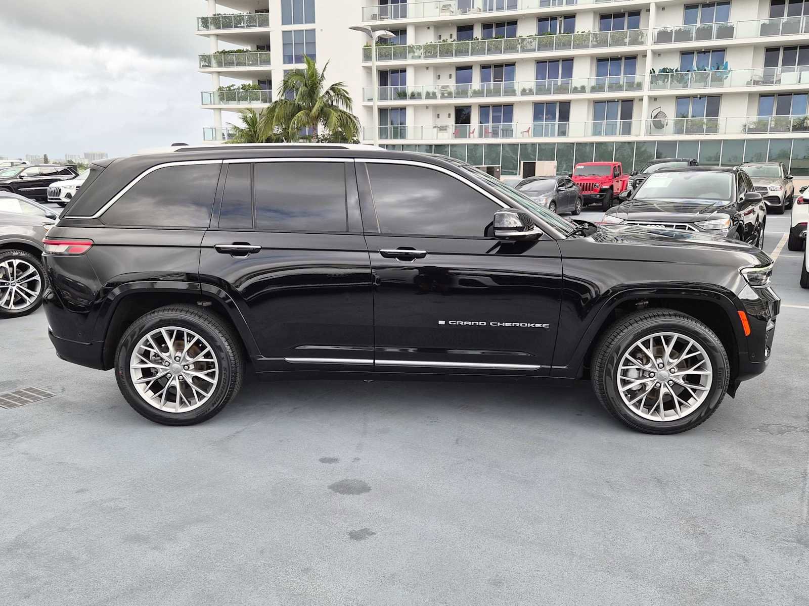 Used 2022 Jeep Grand Cherokee Summit image 7