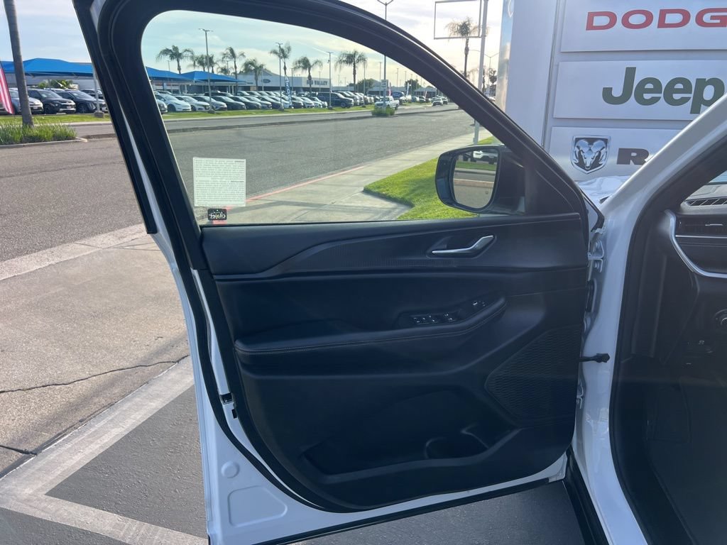 Used 2024 Jeep Grand Cherokee Altitude RWD image 24